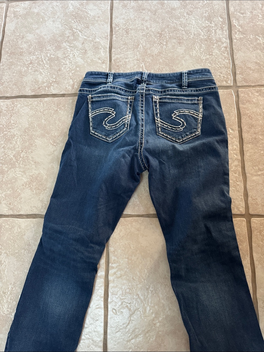 Silver Jeans women’s Indigo Slim Jeans with Contrast Stitching